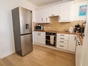 Dishwasher, cookware/dishes/utensils