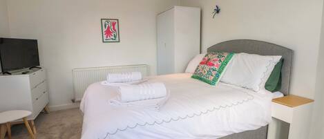 3 室のベッドルーム、客室ごとに異なる装飾、客室ごとに異なるインテリア、WiFi (無料)