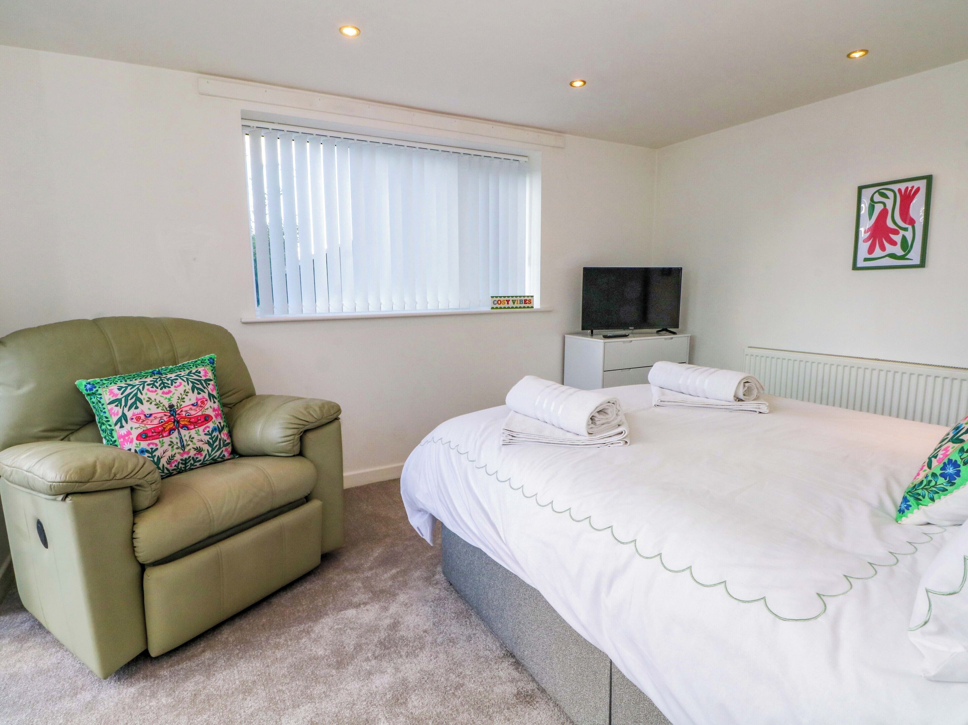 3 Schlafzimmer, individuell dekoriert, individuell eingerichtet