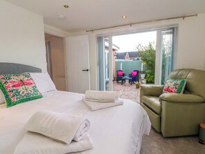 3 bedrooms, individually decorated, individually furnished, free WiFi - The Warren (Chester)