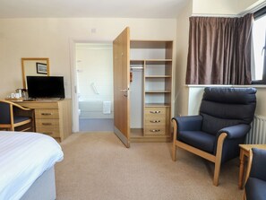 1 bedroom, individually decorated, individually furnished, free WiFi - The Beacon at Marine Court (Littlehampton)