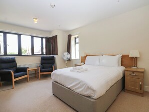 1 bedroom, individually decorated, individually furnished, free WiFi - The Beacon at Marine Court (Littlehampton)