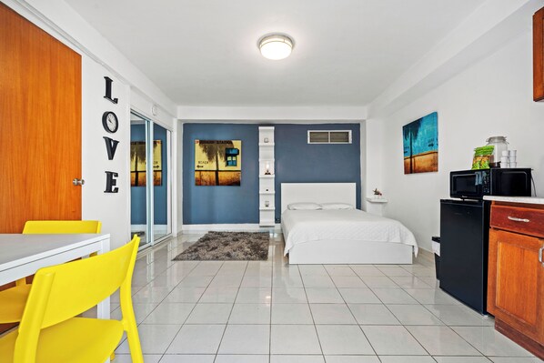 2 bedrooms, iron/ironing board, travel cot, free WiFi