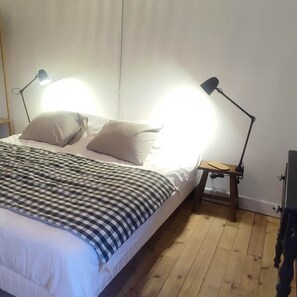 3 bedrooms, iron/ironing board, internet