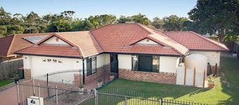 Bayside Bliss 8-Sleeper Family escape. Pet Friendly!