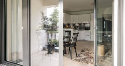 Discover the "Holiday" - Where City Living Meets cozy Tranquility!