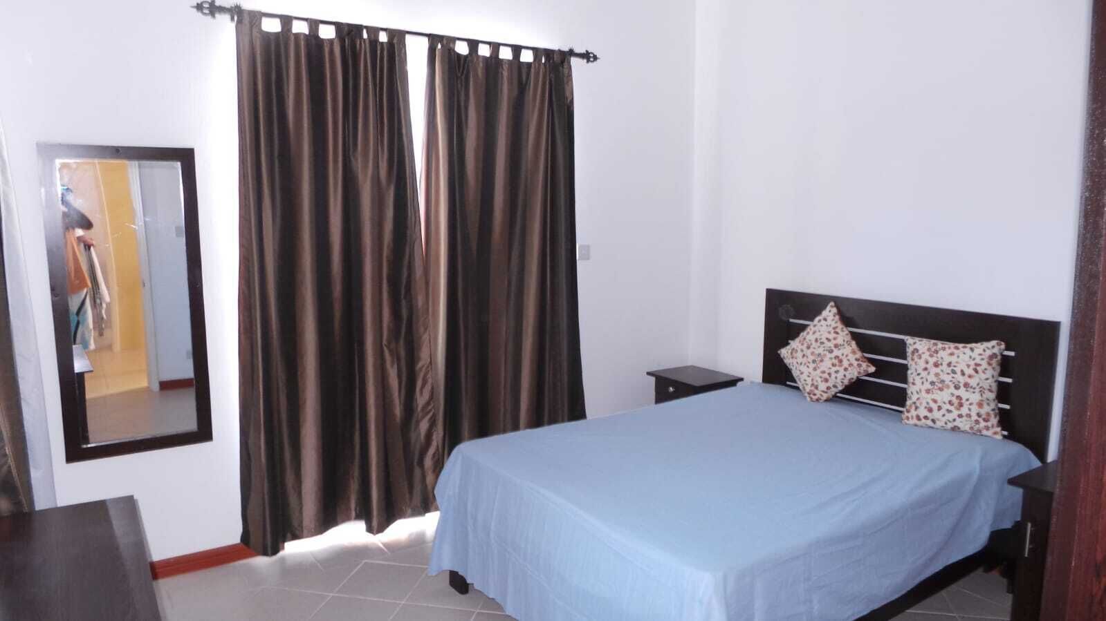 3 عدّة غرف نوم ومكواة/لوح كي وواي فاي وملاءات أسرّة