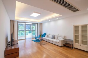 Superior Apartment, 3 Bedrooms, Balcony, City View | Living room