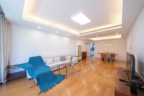 Superior Apartment, 3 Bedrooms, Balcony, City View | Living room