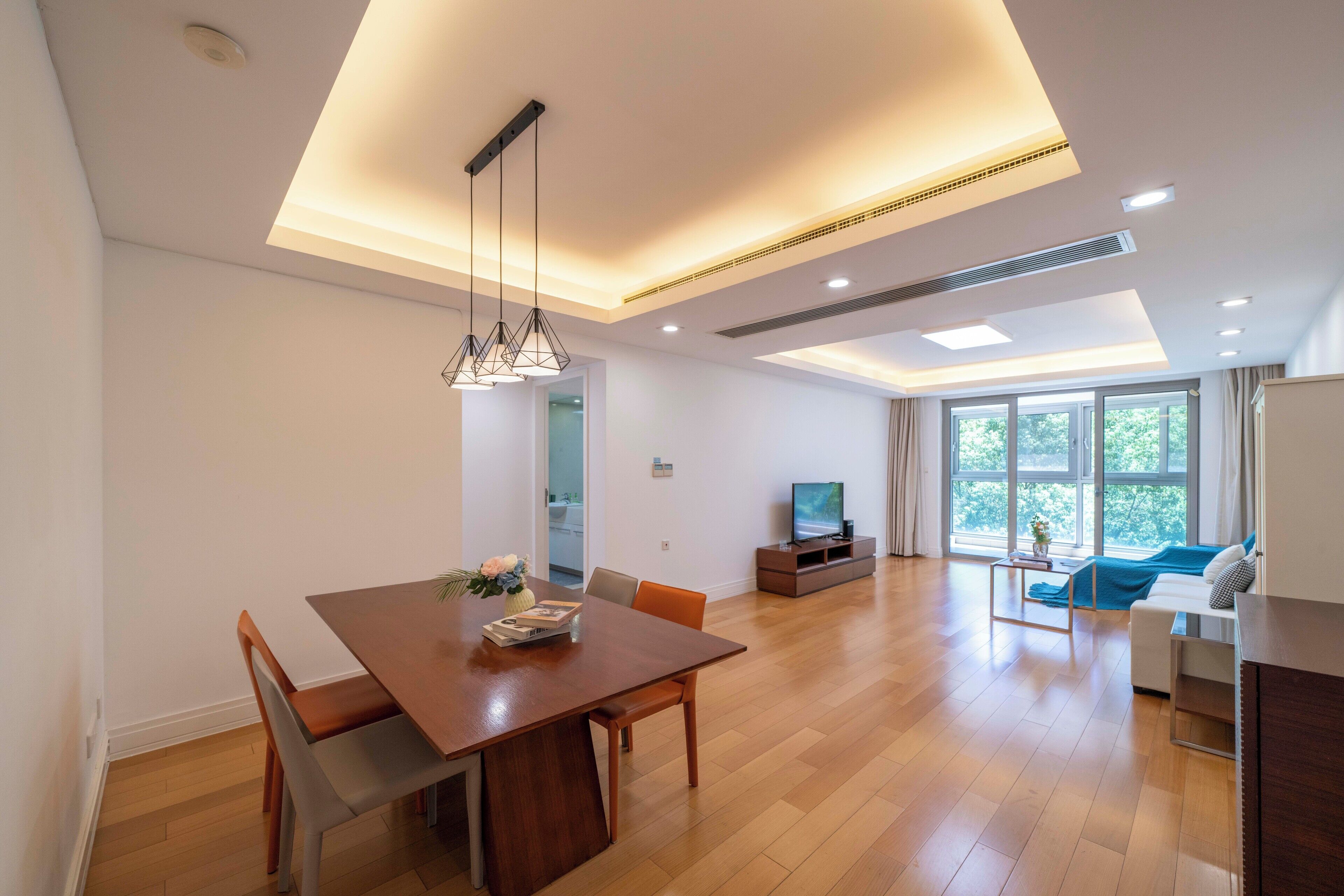 Appartement Supérieur, 3 chambres, balcon, vue ville | Salle de séjour | TV connectée