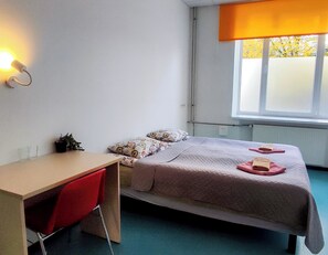 Kahden hengen standard-huone, näköala puistoon | Työpöytä, kannettavalle tietokoneelle sopiva työtila