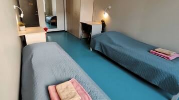 Quadrupla Standard, vista parco | Una scrivania, postazione laptop, ferro/asse da stiro, Wi-Fi gratuito