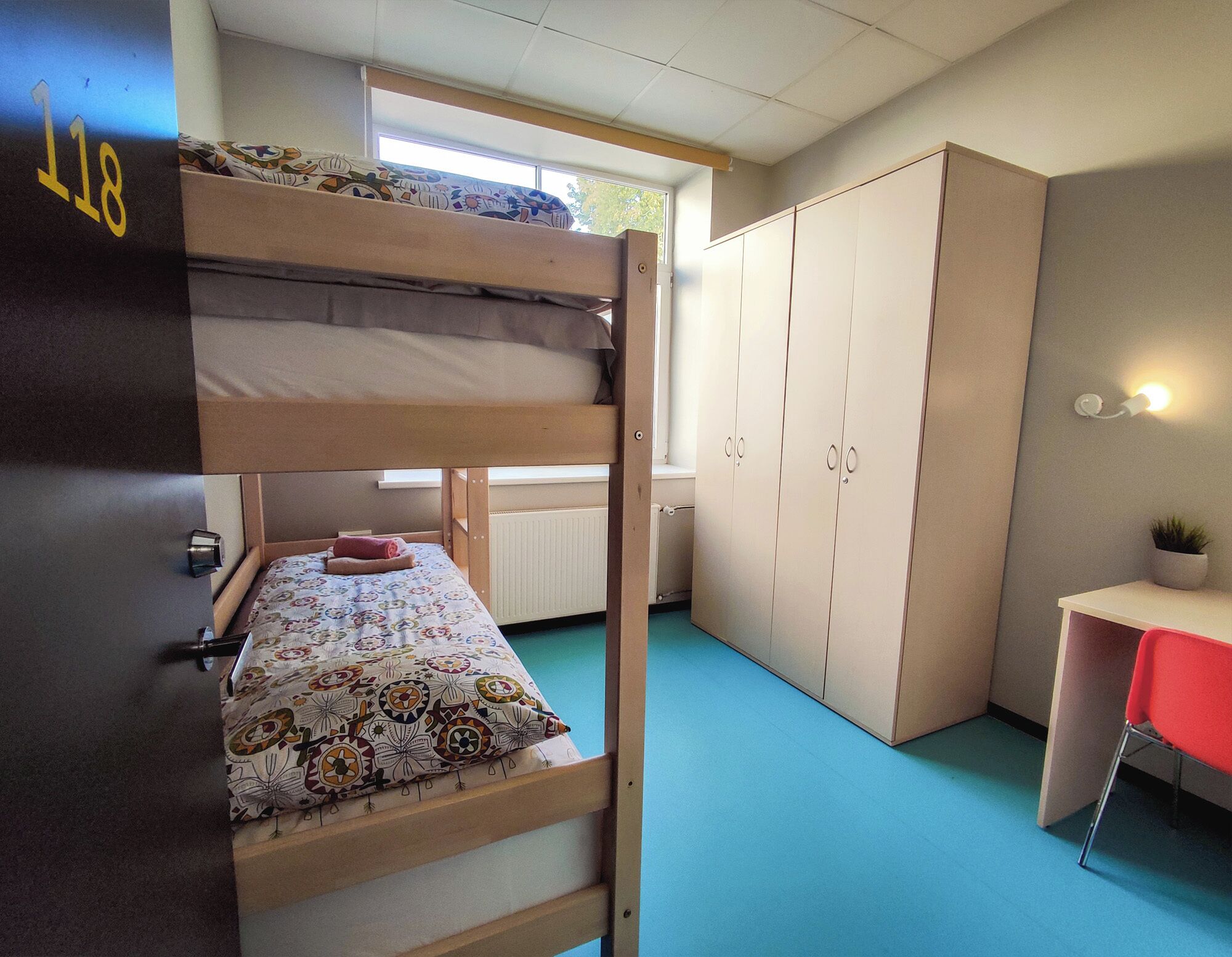 标准四人房, 公园景观 | 办公桌、笔记本电脑工作区、熨斗/熨板、免费 WiFi