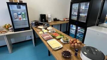 Päivittäinen buffetaamiainen (10 EUR per henkilö)