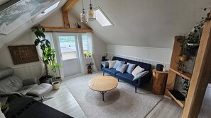 Shared Dormitory, 1 Bedroom, Smoking, Balcony | Living area | Books