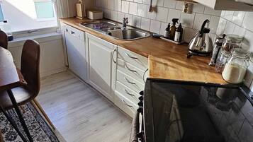 Dormitorio compartido, 1 habitación, para fumadores, balcón | Interior