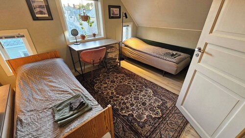 Room-large Room in Central and Unique ap