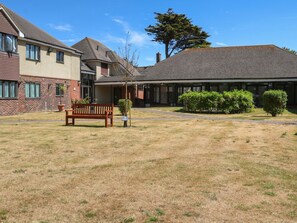 Exterior - Seaglass Snug at Marine Court (Littlehampton)