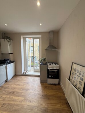 Mikrowelle, Ofen, Herdplatte, Geschirrspüler