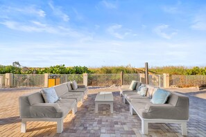 Terrace/patio - Condo with Pool: 2BR/2BA & Full Kitchen (Treasure Island)