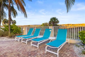 Terrace/patio - 2BR Condo: Family-Friendly with Parking (Treasure Island)