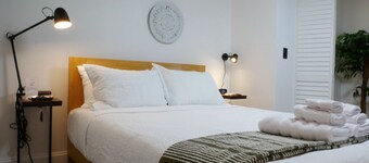 9 Min Walk to LightRail  - 30 Min drive NYC