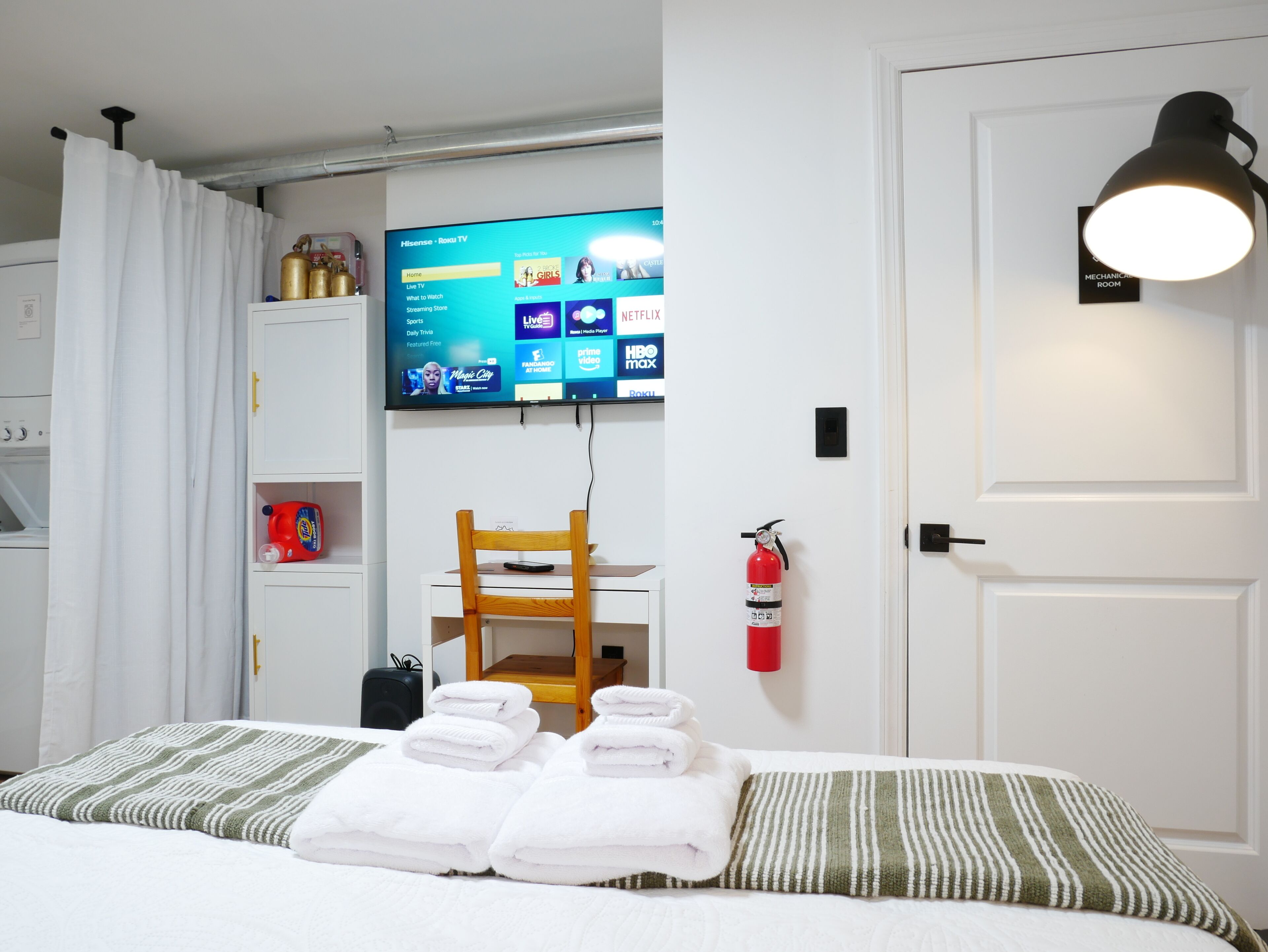 1 quarto, escrivaninha, ferros/tábuas de passar roupa, Wi-Fi de cortesia