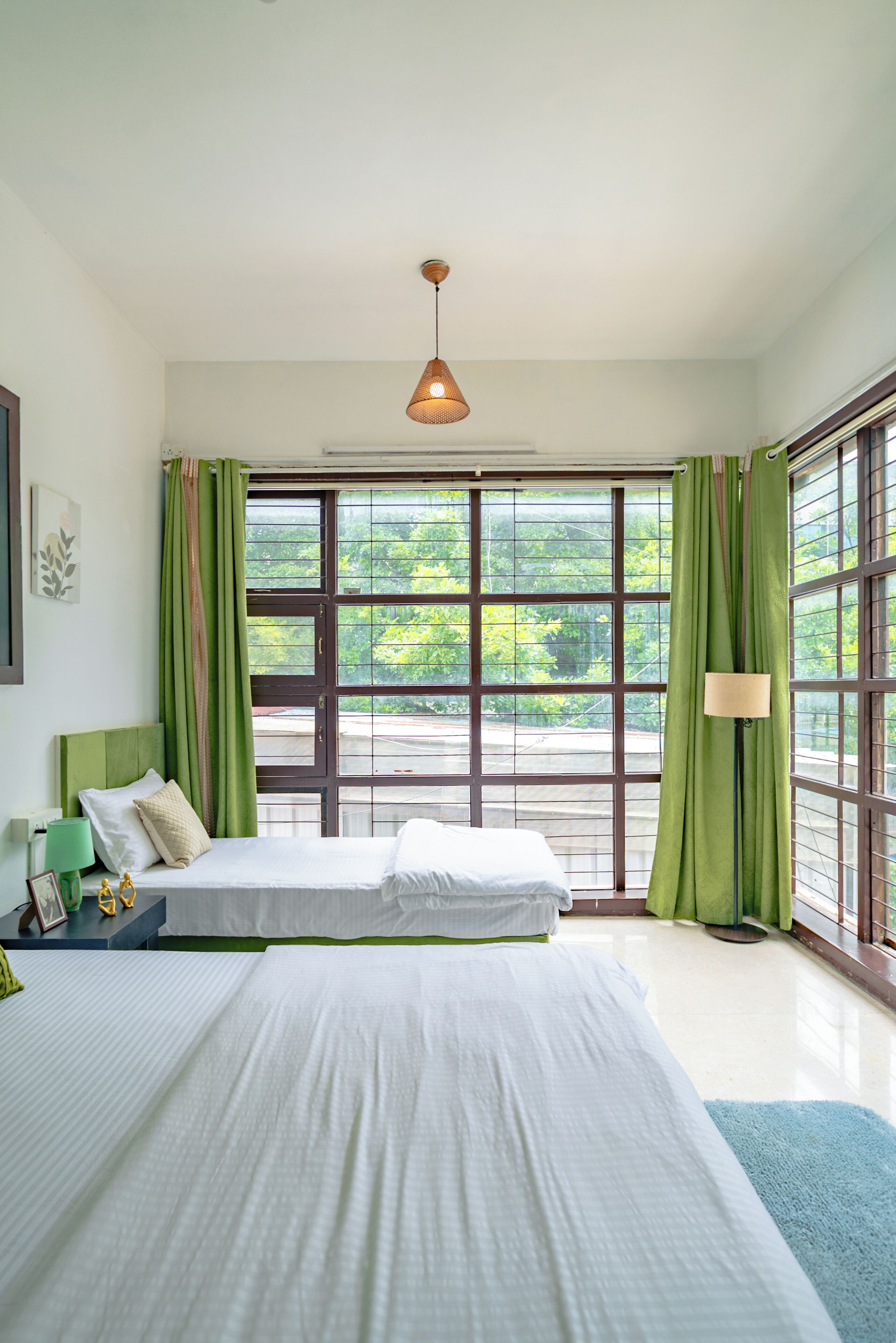 5 bedrooms, iron/ironing board, WiFi, bed sheets