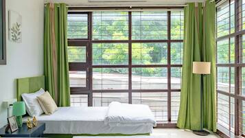 5 chambres, fer et planche à repasser, Wi-Fi, draps fournis
