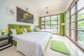 5 bedrooms, iron/ironing board, WiFi, bed sheets