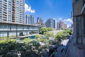 Superior-huoneisto, 3 makuuhuonetta, parveke, kaupunkinäköala | Näkymä huoneesta