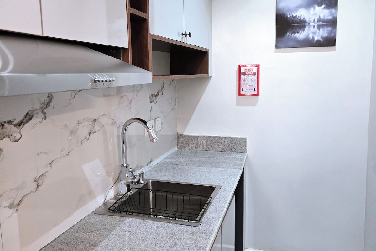 Apartamento, ar-condicionado, em edifício anexo | Cozinha americana privada | Micro-ondas, fogão, cooktop, talheres/pratos/utensílios de cozinha