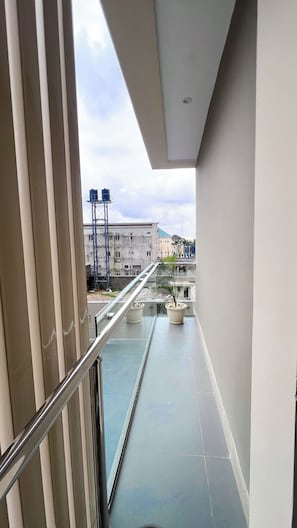 Apartamento, sacada, vista para a colina | Sacada