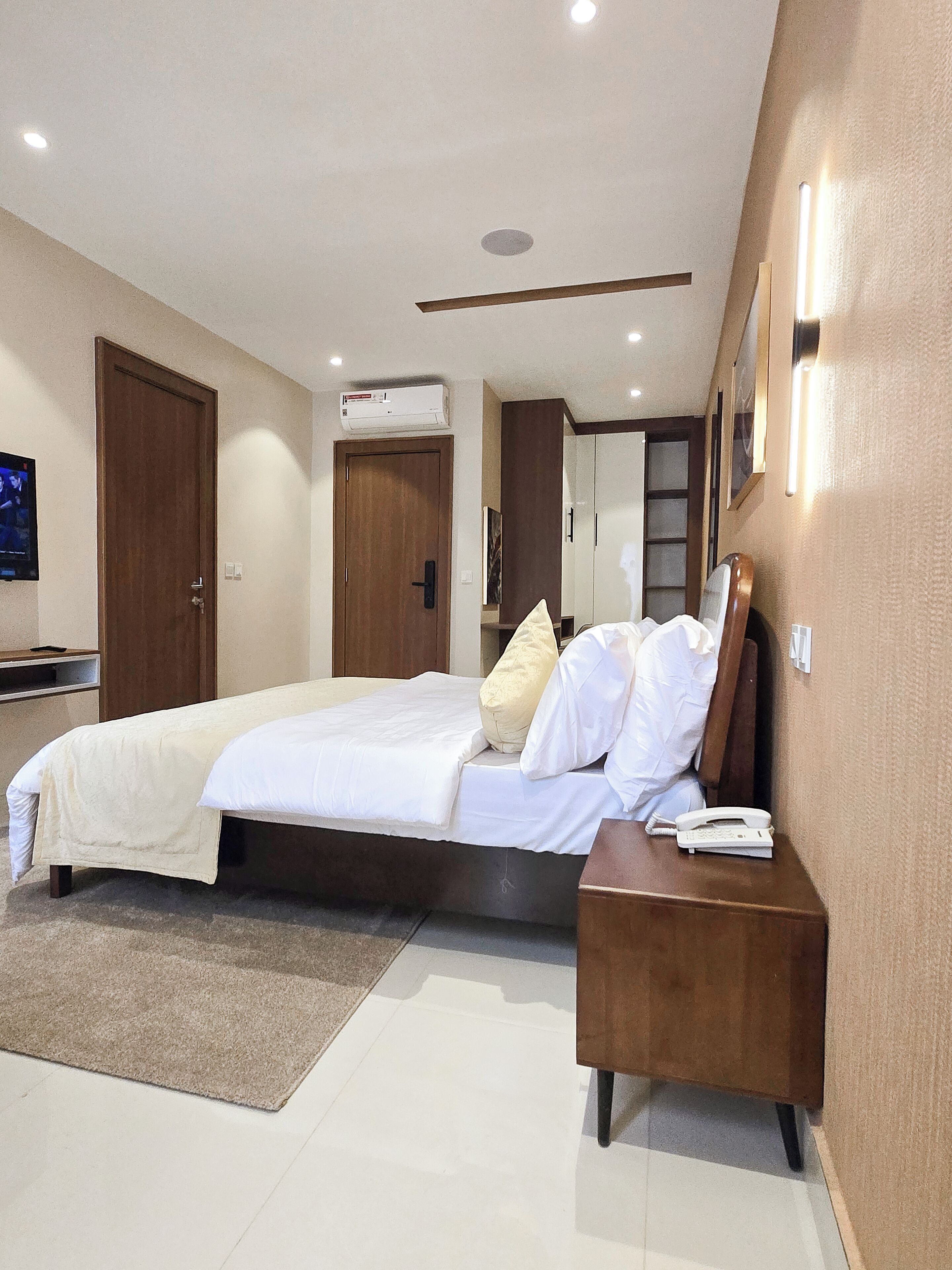 Iron/ironing board, free WiFi