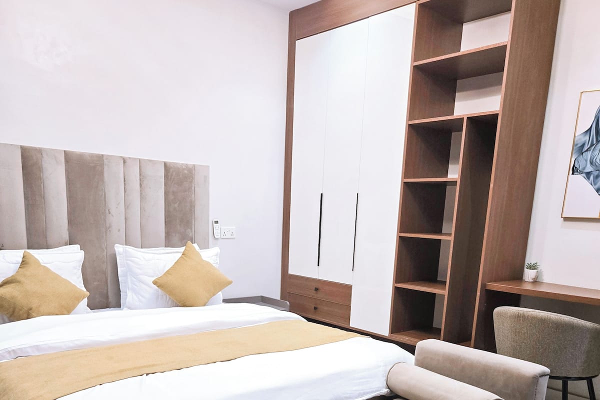 Suite estudio Premier | Tabla de planchar con plancha y wifi gratis