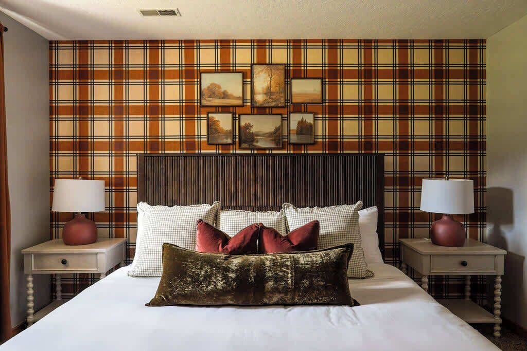 6 bedrooms, desk, iron/ironing board, WiFi