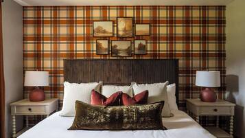 6 bedrooms, desk, iron/ironing board, WiFi