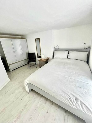 2 habitaciones, tabla de planchar con plancha, wifi y ropa de cama 