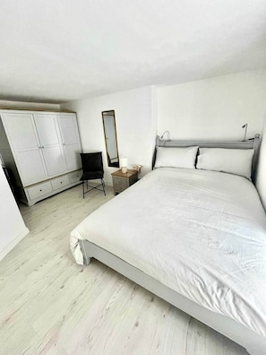 2 habitaciones, tabla de planchar con plancha, wifi y ropa de cama