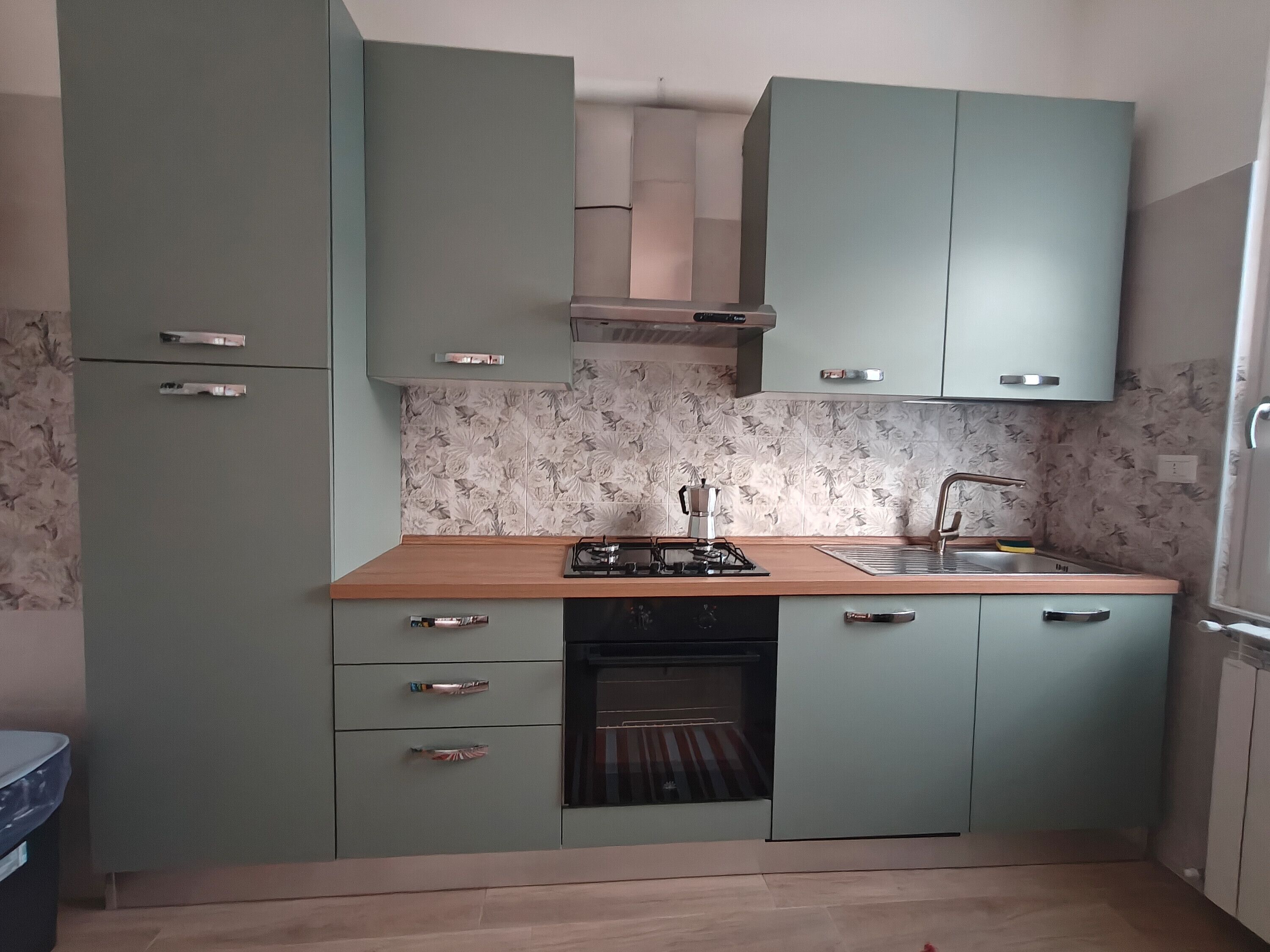 Frigorifero, forno, piano cottura, lavastoviglie