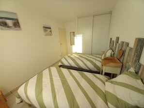 2 bedrooms, iron/ironing board, WiFi, bed sheets