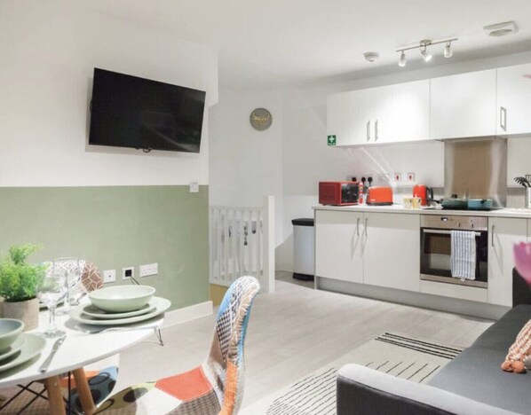 TV - Wakefield Hideaway – 2BR Comfort for 4 (Wakefield)