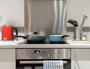 Fridge, oven, stovetop, toaster - Wakefield Hideaway – 2BR Comfort for 4 (Wakefield)