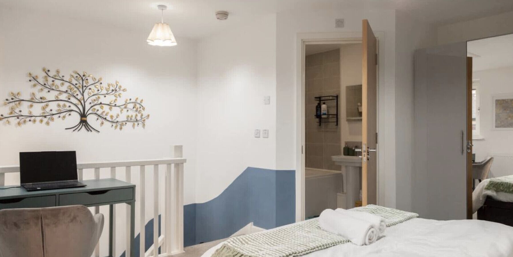 Desk, iron/ironing board, WiFi, bed sheets