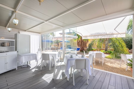 Dining. Apartment 'Villa Sorrentina - Suite Edera' with Private Terrace, Wi-Fi and Air Conditioning