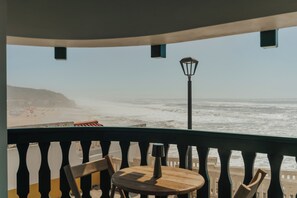 Property grounds - Seafront chalet with direct access to the beach on foot (Marinha Grande)