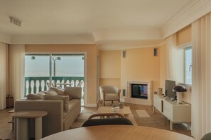 Televisión, chimenea