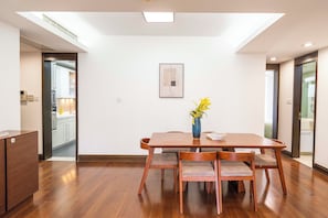 Superior Apartment, 3 Bedrooms, Balcony, City View | Living room | Smart TV - Tyms Premium 3BR 2BA Apt Walk to Metro (Shanghai)