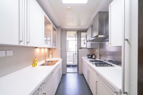 Tyms Premium 3BR 2BA Apt Walk to Metro