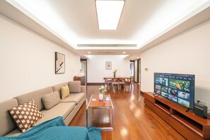 Superior Apartment, 3 Bedrooms, Balcony, City View | Living room | Smart TV - Tyms Premium 3BR 2BA Apt Walk to Metro (Shanghai)
